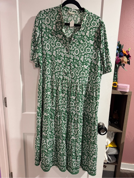 Max Studio Dresses & Skirts - Max Studio Green and White Floral Midi Dress